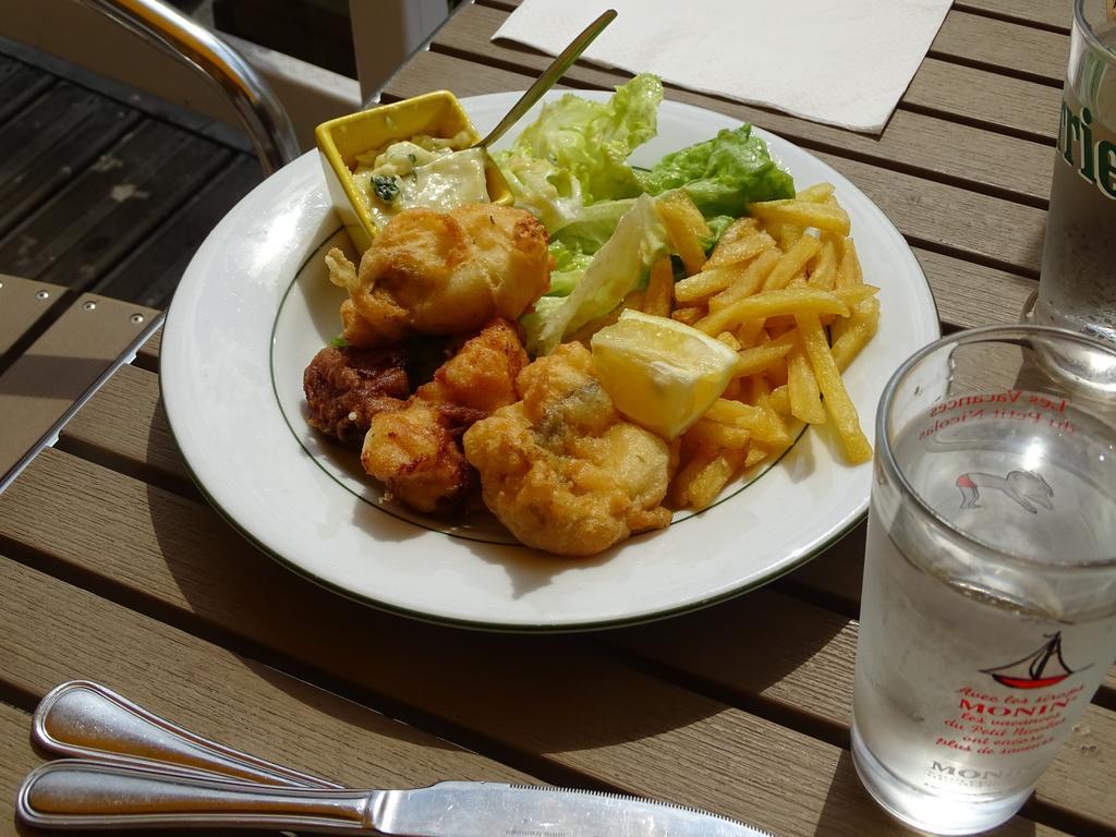Hotel Restaurant Du Commerce La Gouesniere Ngoại thất bức ảnh